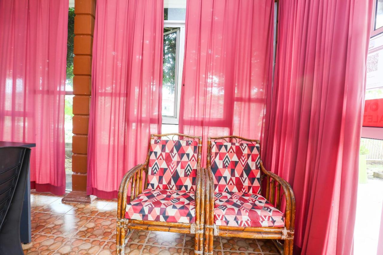Oyo 89887 Chalet Yunie Marang Exterior photo